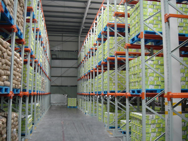 1757584879650543.jpg 蒙牛立體庫塑料托盤應用.jpg